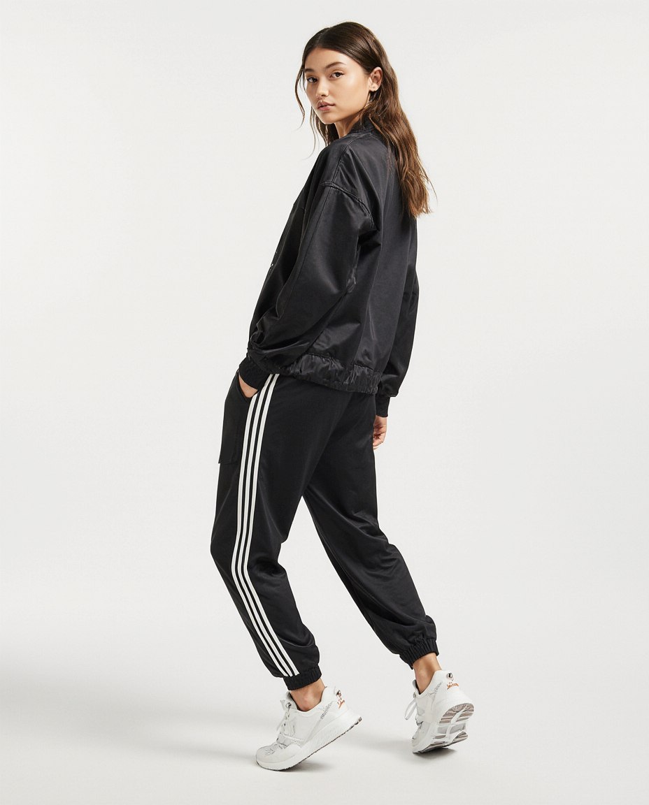 LULU is a fast—growing sportswear company LULU is a fast—growing sportswear company